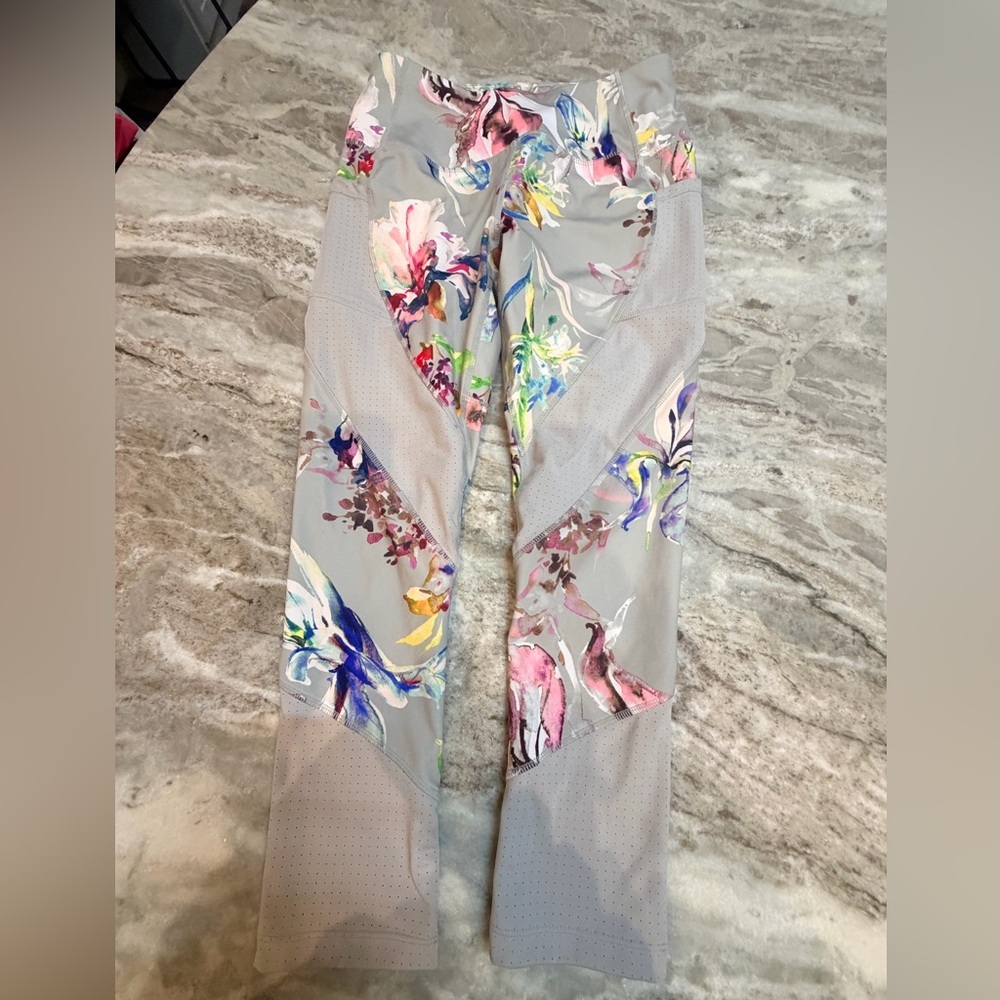 Avia Floral Mesh Cropped Leggings Small 4–6 Gray Activewear Yoga